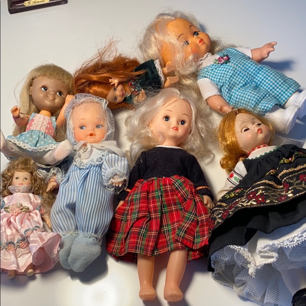 Bundle of dolls. One vintage barbie